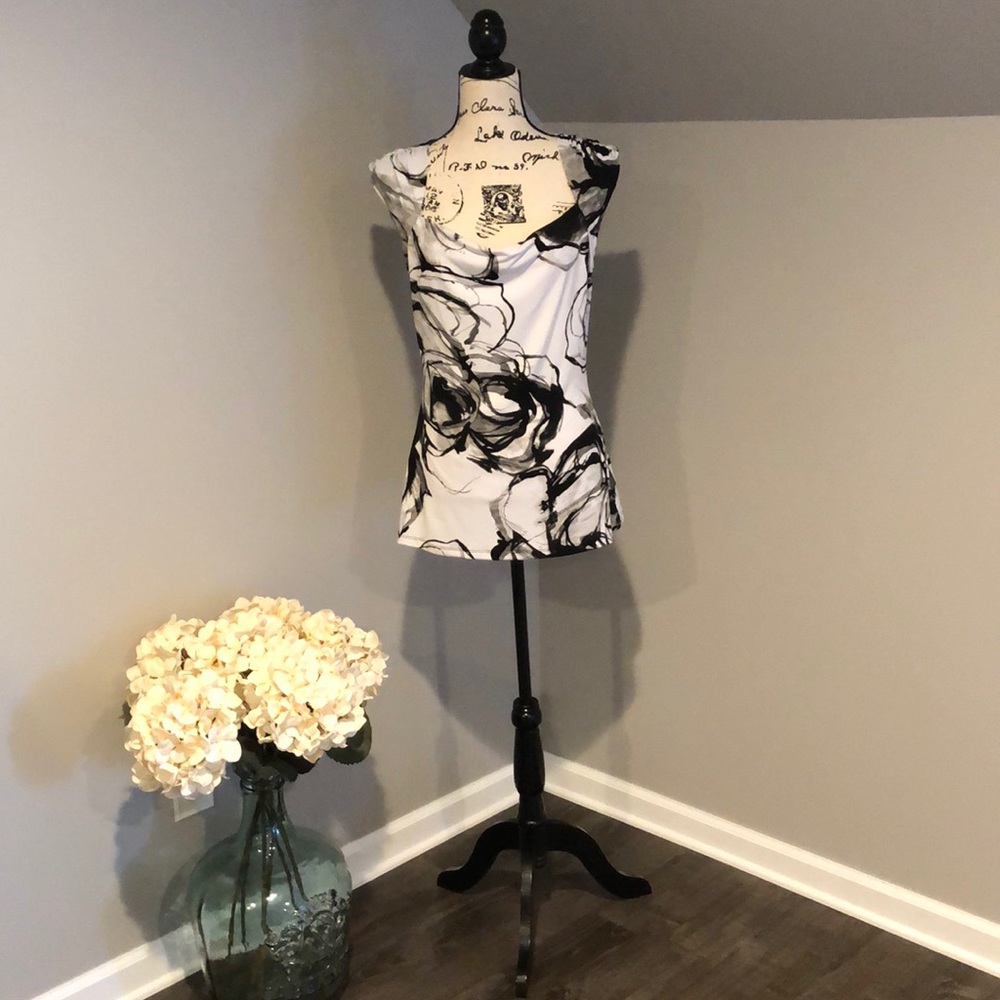Express sleeveless shirt